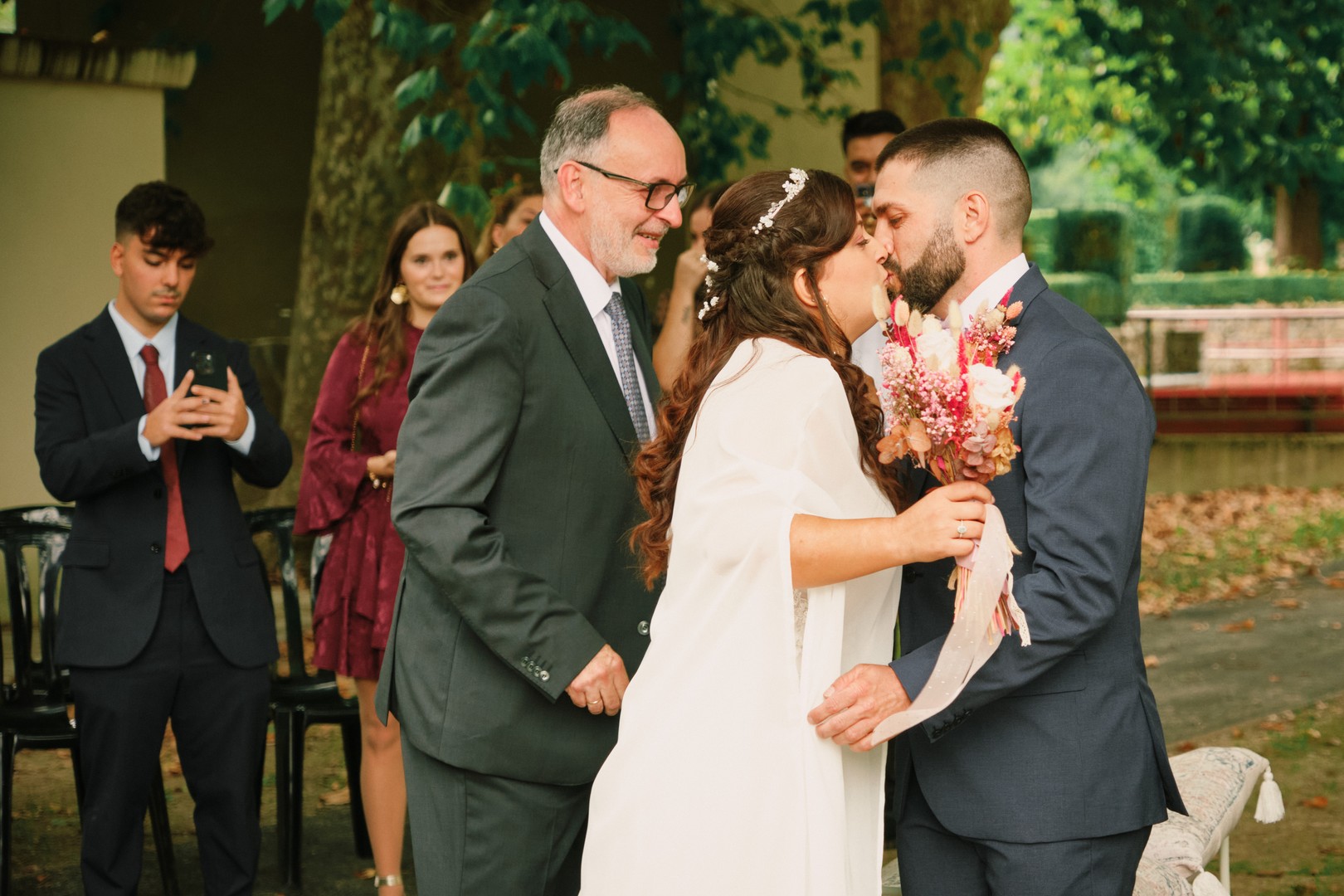 Miriam and Alejandro meet at the start of the ceremony.