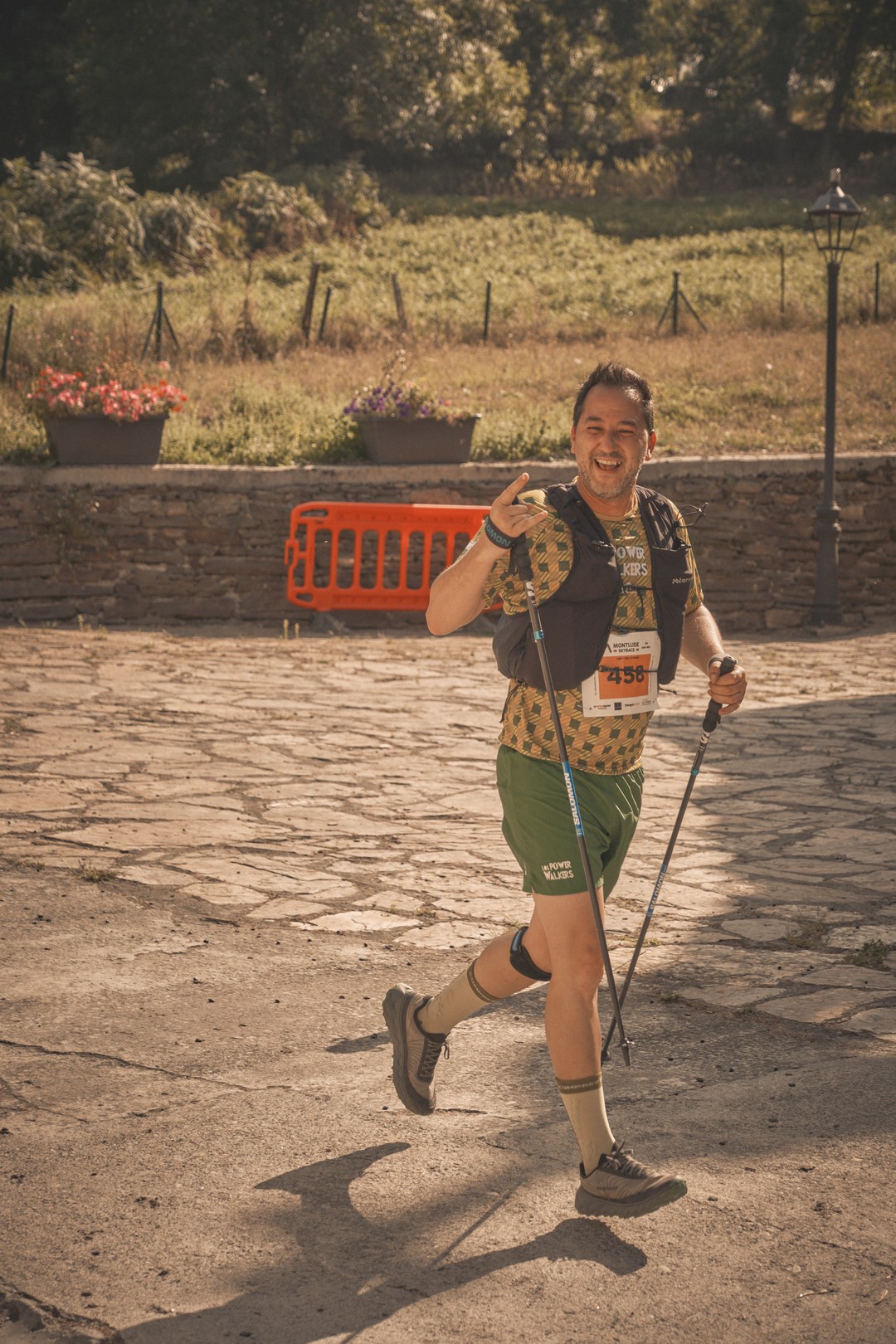 Una persona participa en la carrera al Montlude, en el recorrido.