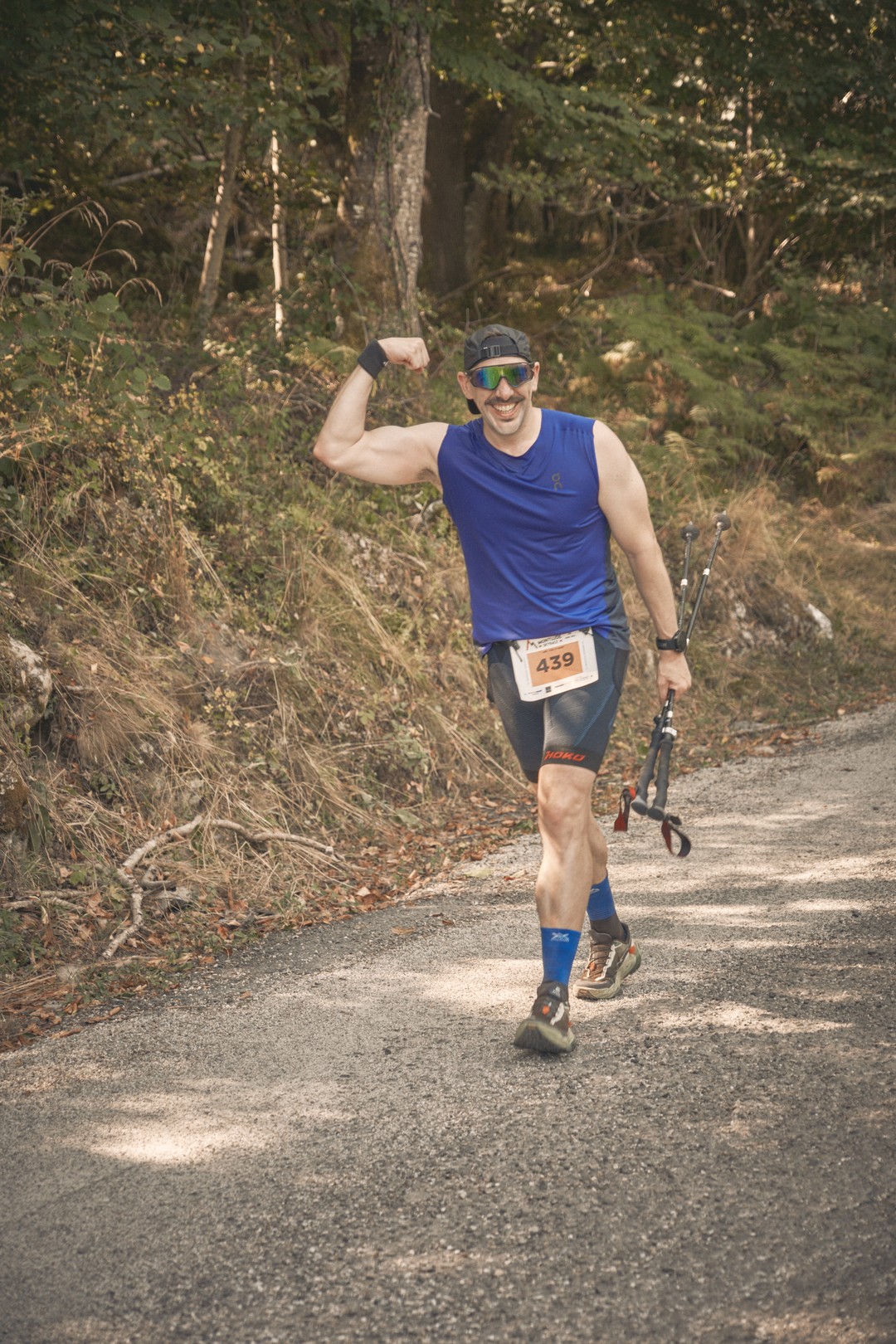 Una persona participa en la carrera al Montlude, en el recorrido.
