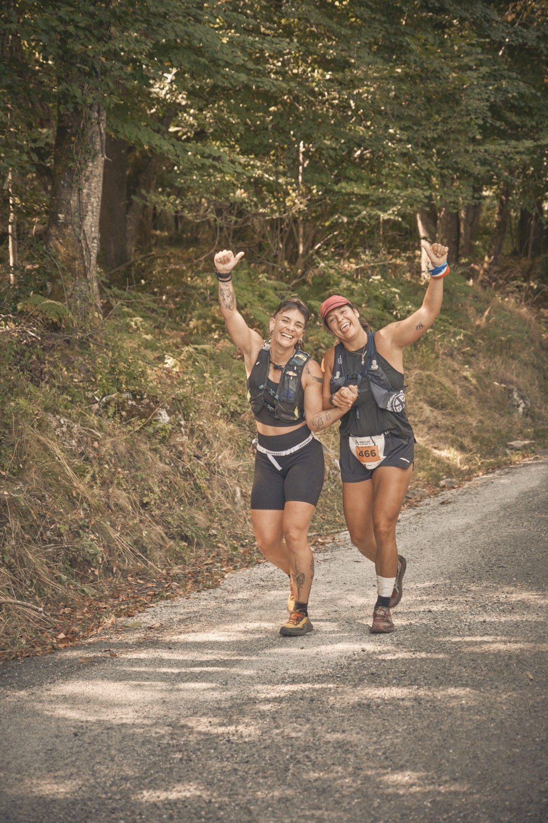 Several runners move together during the Montlude race.